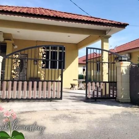 Anggerik Homestay Dungun Kampong Sura Tengah Exterior foto