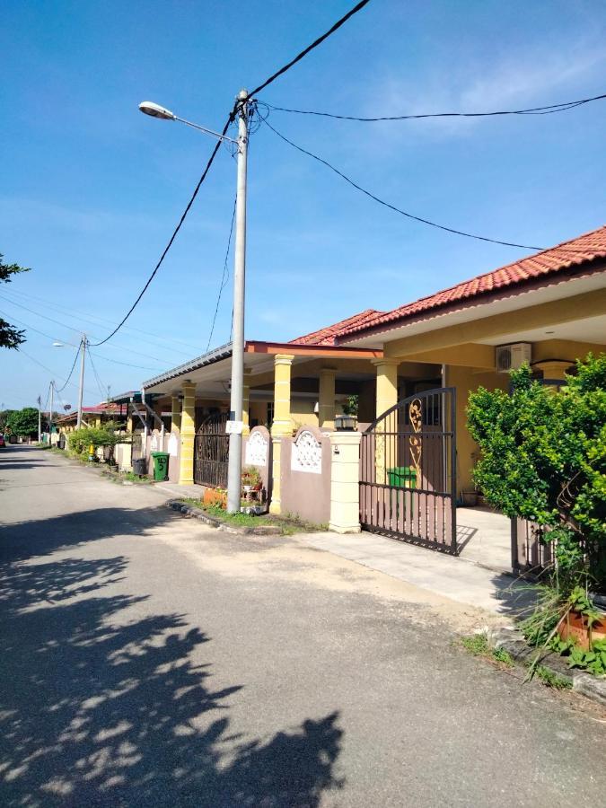 Anggerik Homestay Dungun Kampong Sura Tengah Exterior foto